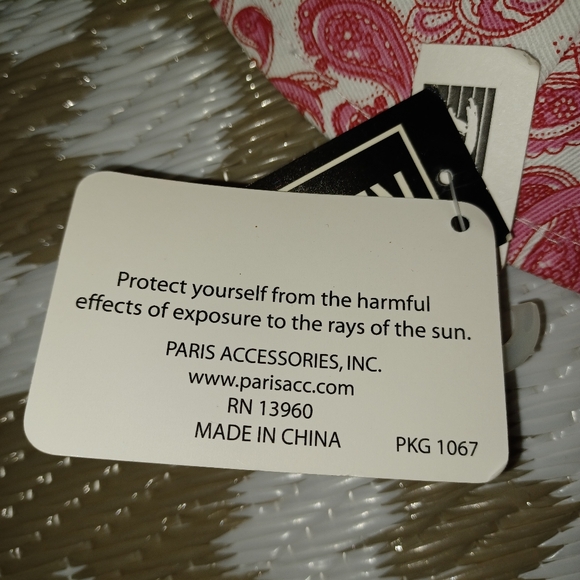 Reversible Pink Paisley/Red Bucket Hat - Picture 3 of 9